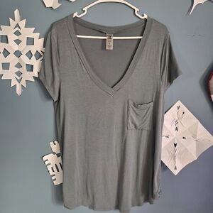 Mono B Women's V-Neck Pocket Tee - Blue Gray
